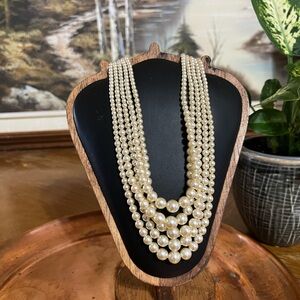 Elegant Vintage Faux Pearl Necklace